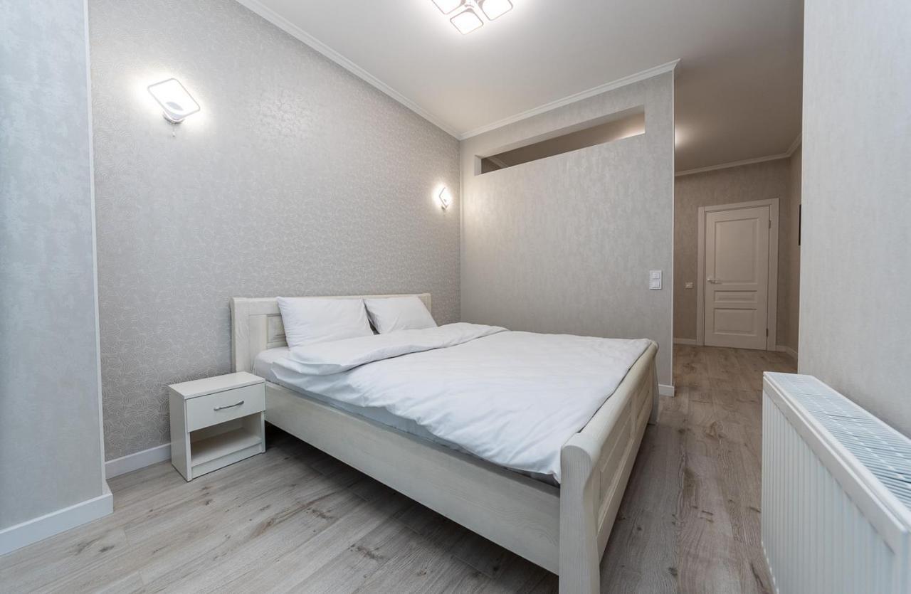 Flatrent Drahomanova 2A Lejlighed Kiev Eksteriør billede