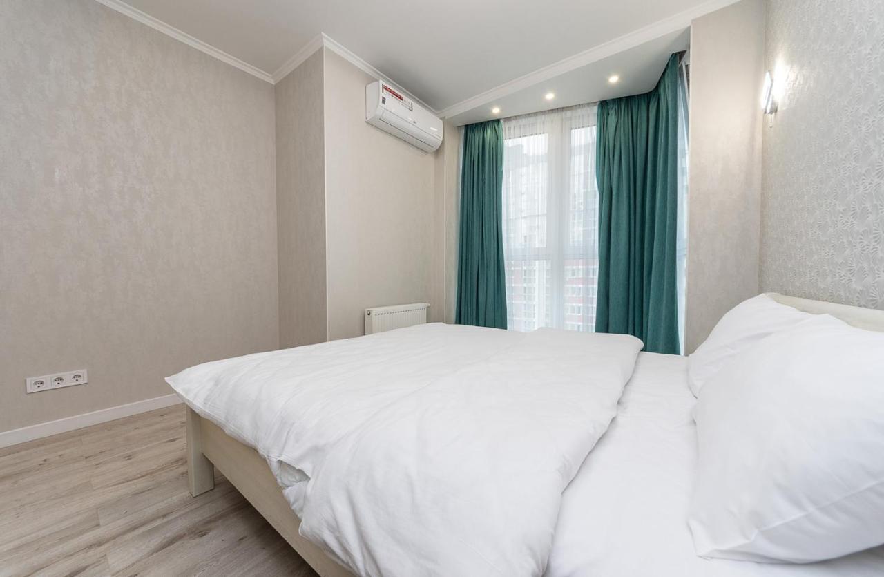 Flatrent Drahomanova 2A Lejlighed Kiev Eksteriør billede